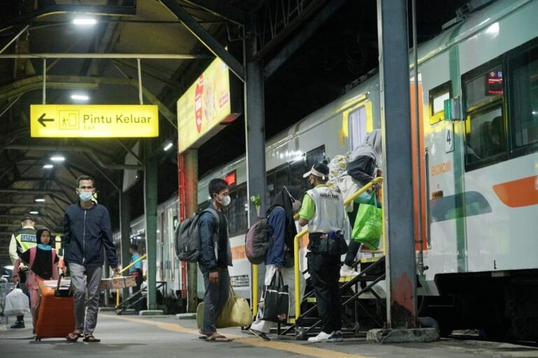 Kini, Naik Kereta Api Tak Wajib Masker