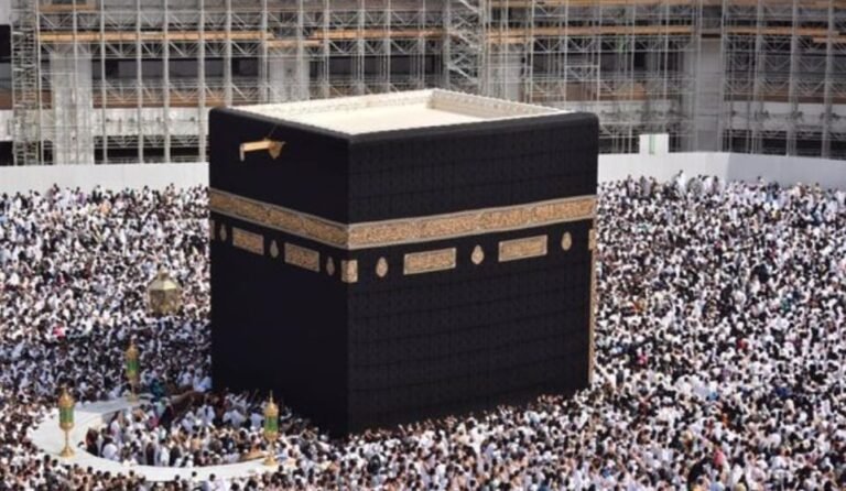 Setiap Hari Alloh Turunkan 120 Rahmat di Kabah