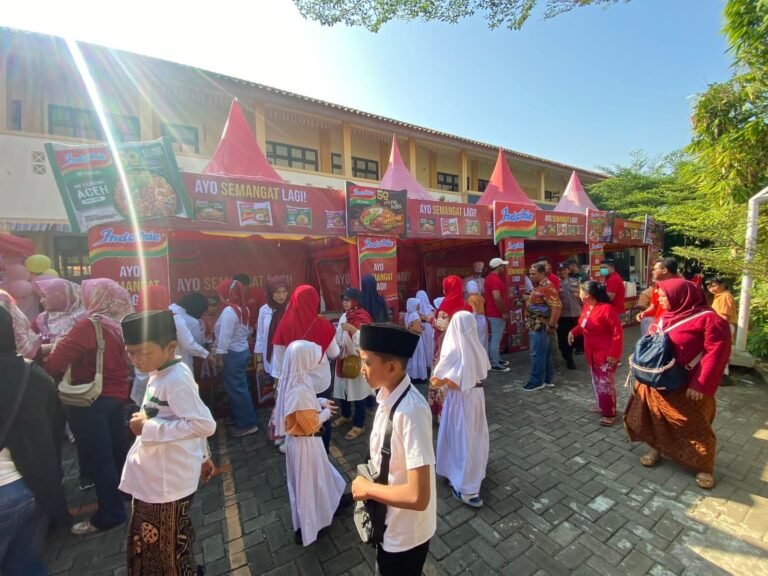 Indomie Go To School Sambangi SDN 3 Tambakaji