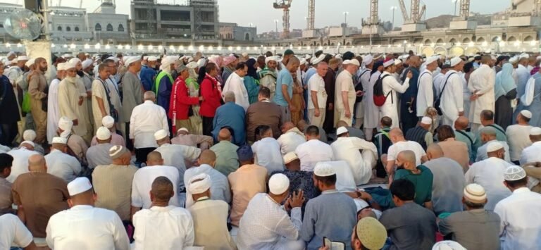 Jamaah Haji Berangkat Jumatan Sejak Jam Dua Malam