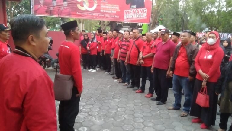 Ratusan Kader Banteng Demak Merahkan Bulan Bung Karno di GBK