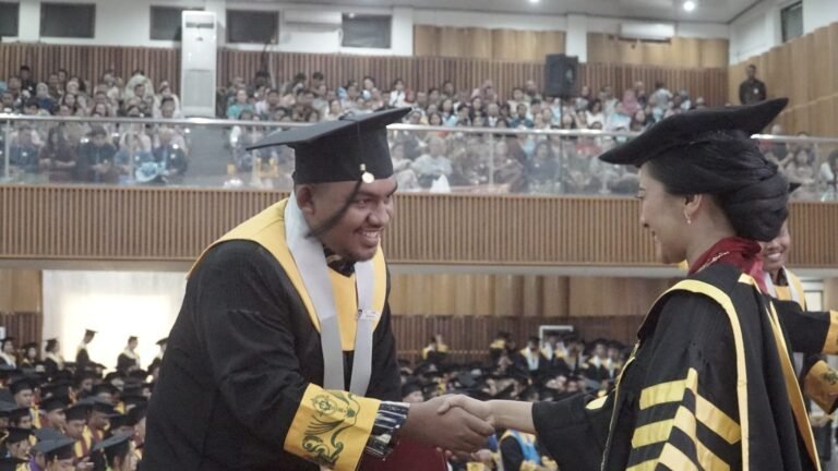 Rektor UKSW Lepas 901 Lulusan,  Siap Kembangkan Creative Minority