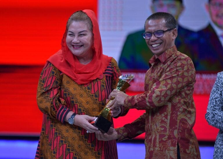 Megawati dan Mbak Ita Terima Penghargaan Inspirator dan Penggerak Cegah Stunting