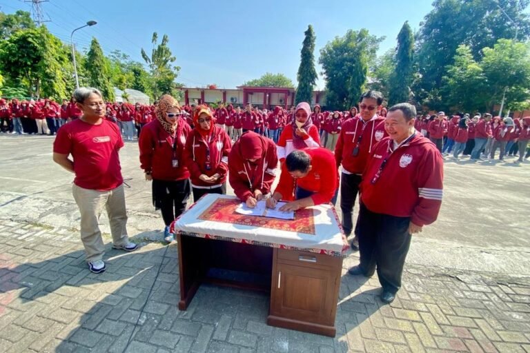 Unisbank Lepas 503 Mahasiswa KKN Tematik di Kecamatan Gayamsari Semarang