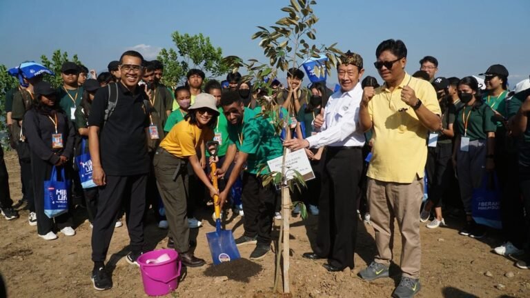 UKSW dan Djarum Foundation Ajak Mahasiswa Baru Rawat Bumi