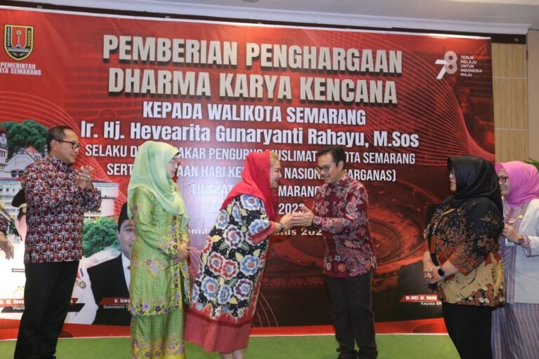 Mewakili Masyarakat, Mbak Ita Terima Penghargaan Dharma Karya Kencana dari BKKBN