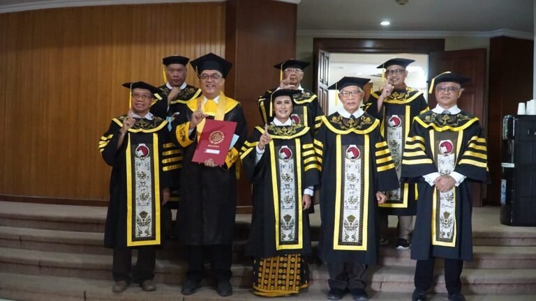 Pastor Yulius  Raih Gelar Doktor ke-73 di UKSW