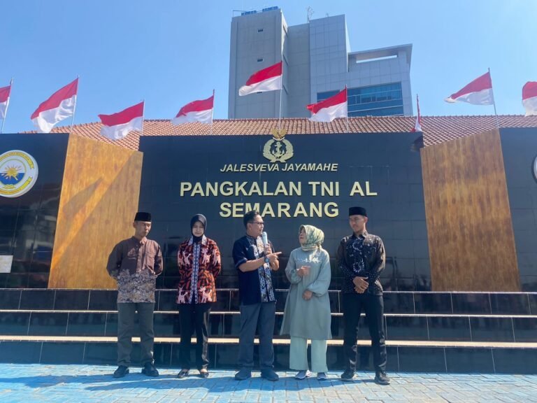 Danlanal Semarang Berangkatkan Personilnya Umroh Gratis