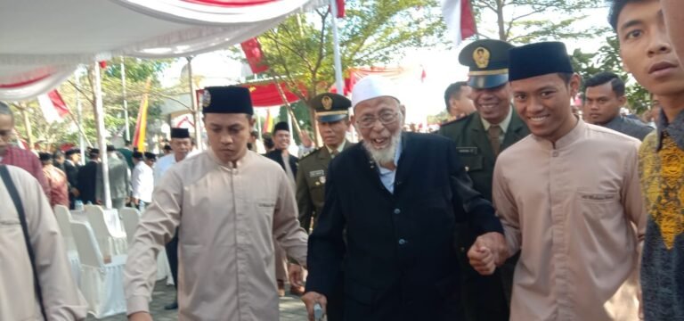 Ustad Abu Bakar Ikuti Upacara HUT Kemerdekaan RI ke 78 Ponpes Al Mukmin Ngruki
