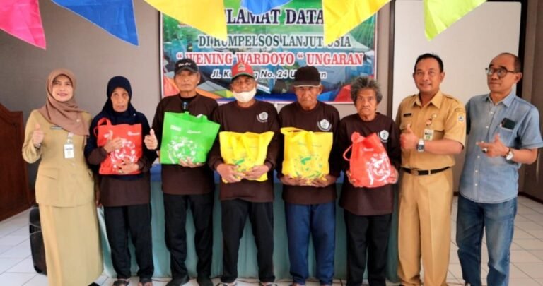 Jateng Pos dan Alfamart Lomba 17 an di Panti Jompo