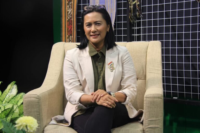 Intiyas Utami, Rektor Wanita dengan 9 Gelar