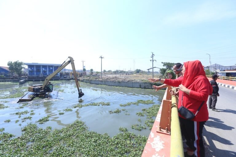 Mendadak Sidak Kali Banger, Mbak Ita Fokuskan Pengerukan Sedimentasi Cegah Banjir di Semarang