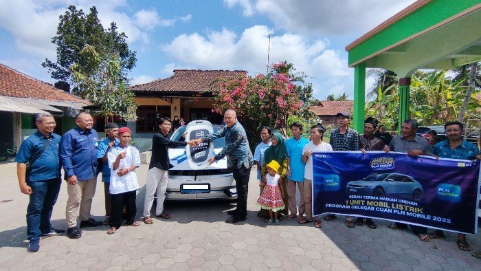Kastalim Terima Hadiah Mobil Listrik Langsung dari General Manager PLN