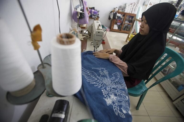 Jagad Phoenix, Brand Artisan Batik Lasem Siap Mendunia