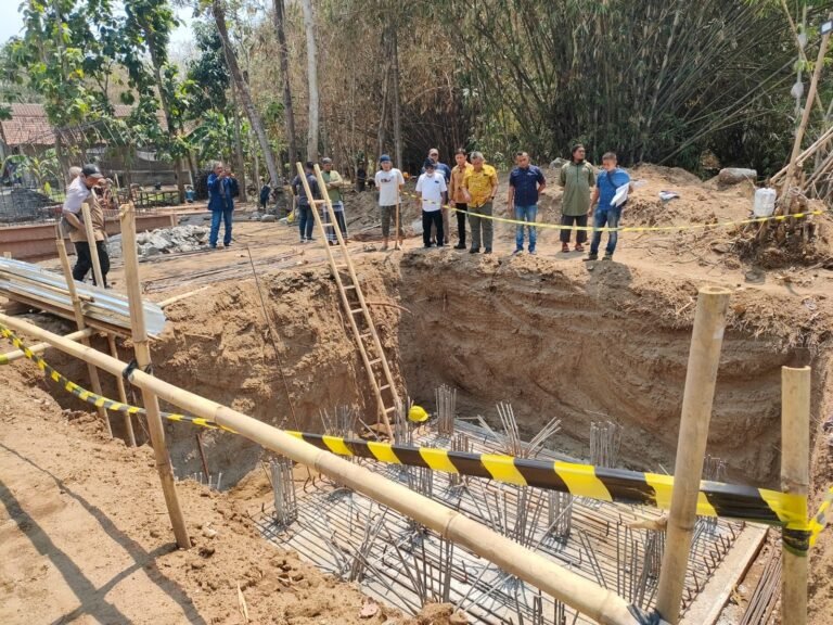Proyek Jembatan Gantung Gondang Disegel