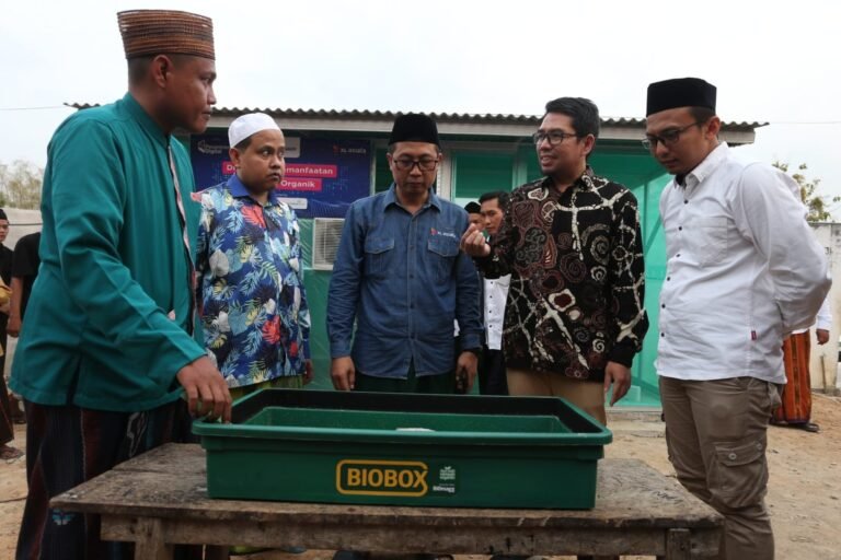 XL Axiata Ajarkan Solusi IoT Untuk Budidaya Maggot di Pesantren