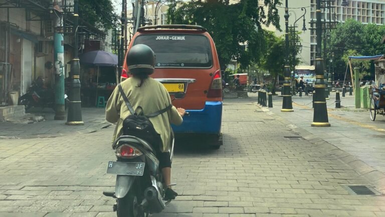 Tips Bikers #Cari_aman Bikers Menghadapi Angkutan Umum