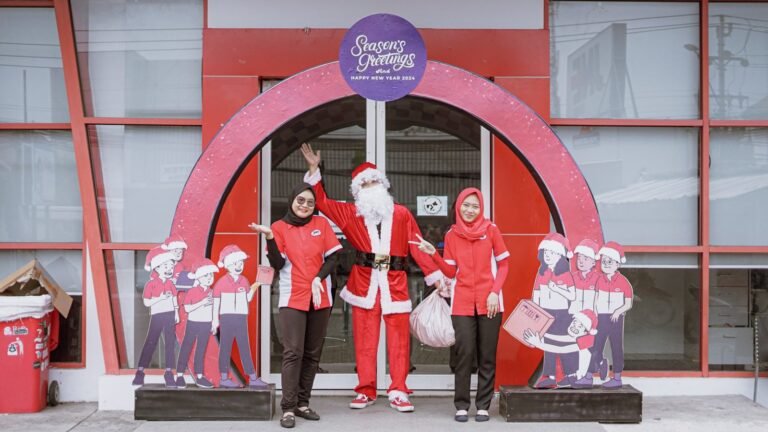 JNE Melangkah Bersama Dengan Semangat Mengasihi untuk Indonesia di Natal 2023