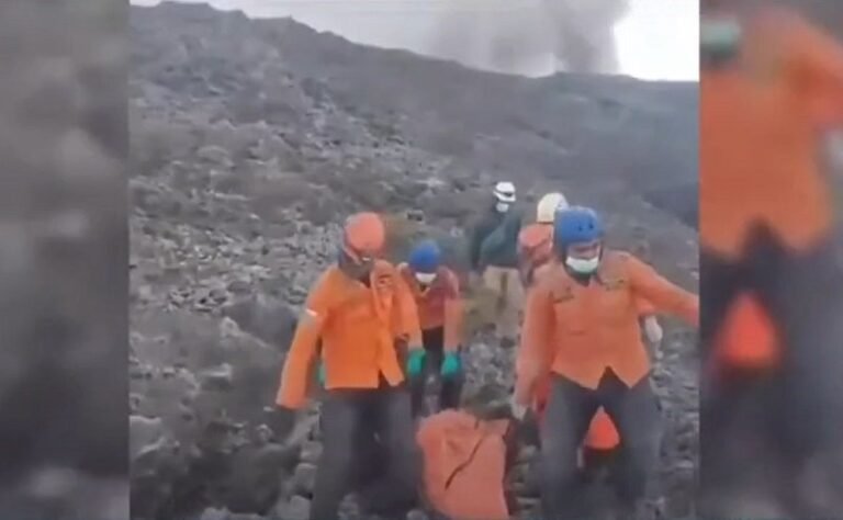 Marapi Erupsi: 13 Pendaki Meninggal, 10 Hilang