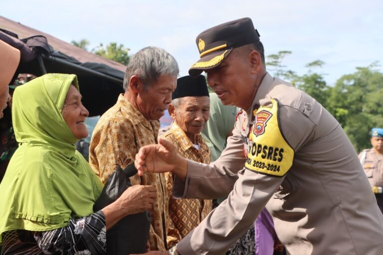 Di Pasar Mojogedang, Kapolres Serukan Jaga Konduktivitas Saat Kampanye Terbuka