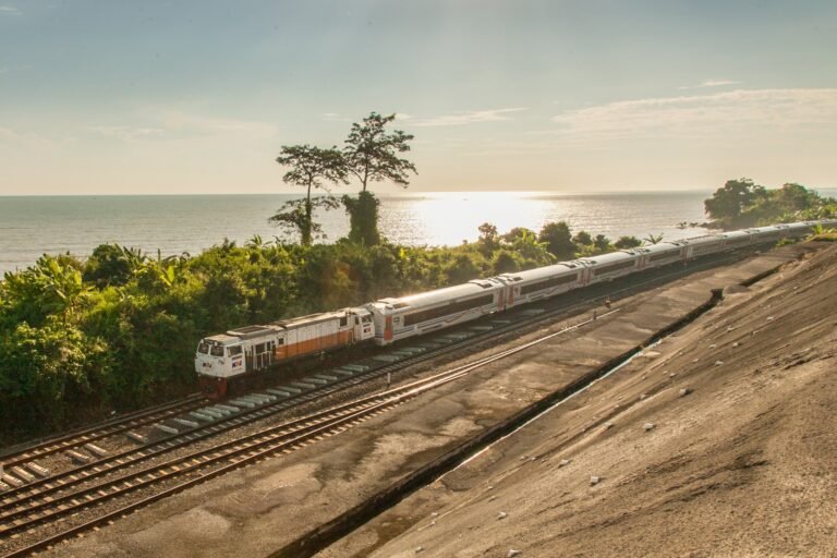 Naik KA Kaligung, Bisa Coba Wisata Dekat Stasiun