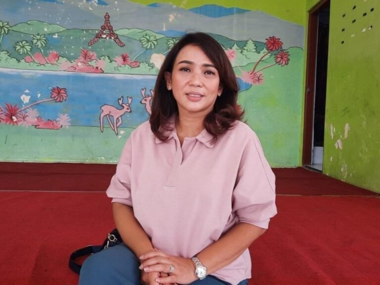 ERTINGGI: Tia Hendi.