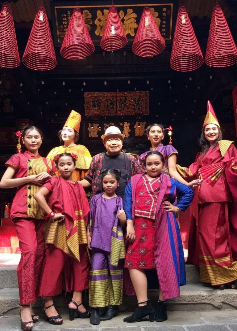 Sambut Imlek Exis Modeling Tampilkan Kreasi Busana Cheongham 
