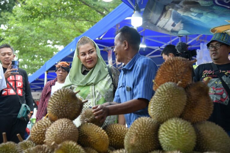 Buka Festival Durian, Mbak Ita Ingin Potensi Dimaksimalkan
