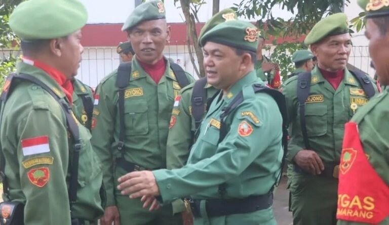 Bupati Semarang Serahkan Tali Asih Anggota Satlinmas Kecelakaan