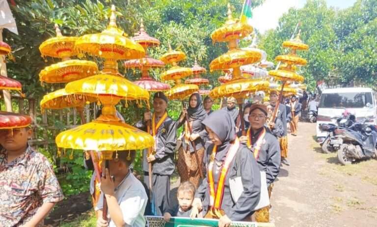 Sambut Puasa, Warga Kudus Kirab Mapag Wulan Siyam