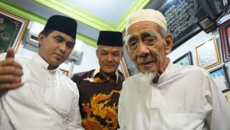 Profil Mbah Maimoen, Ayah Taj Yasin, Calon DPD Peraih Suara Tertinggi di Jateng