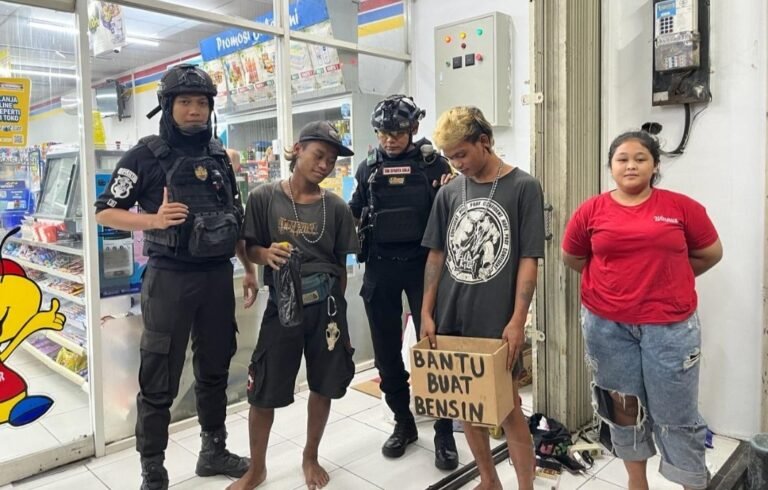Anak Punk di Solo Ini Meresahkan Suka Malak Pengunjung Indomaret