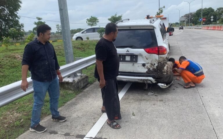 Rombongan DPRD Sragen Kecelakaan di Tol
