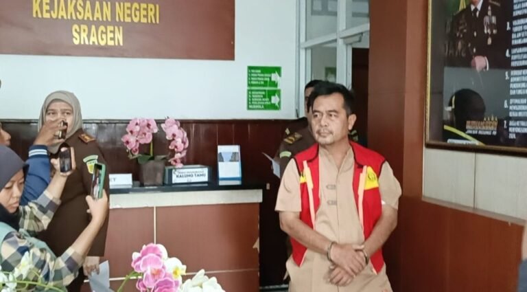 Terlibat  “Tanah OO,” Pegawai BPN Karanganyar Ditahan Kejaksaan 