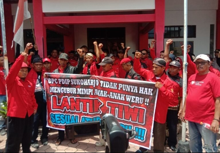 Ribuan Kader PDI-P Geruduk KPU dan Kantor DPC Sukoharjo 
