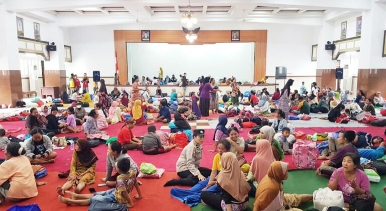Ribuan Korban Banjir Kudus Mengungsi ke Gedung DPRD