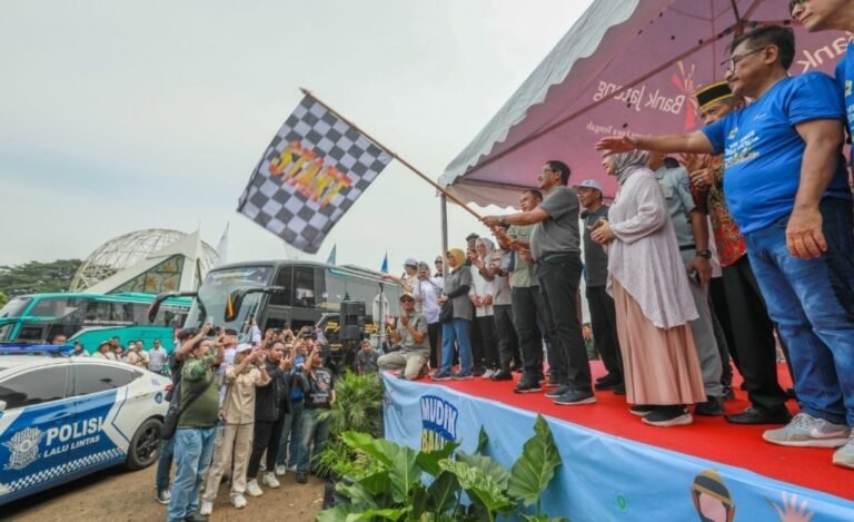 Pj Gubernur Jateng Lepas 11.600 Warganya Mudik Gratis Gunakan Bus