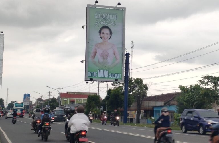 Jelang Pilkada Baliho Adik Bupati Sragen Curi Perhatian