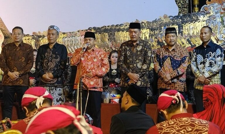 Buka Wayang Kulit, Bupati Semarang Ingatkan Filosofi Budi Pekerti