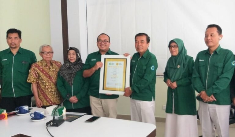 Tiga Bulan Beroperasi RS UNIMUS Mampu Raih Akreditasi Paripurna