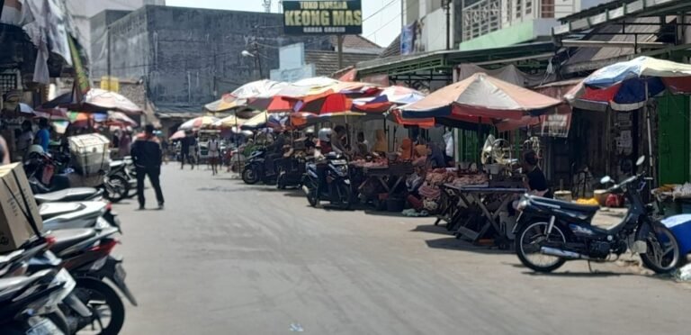Retribusi Pedagang Oprokan Salatiga Dinaikkan Rp 15 ribu