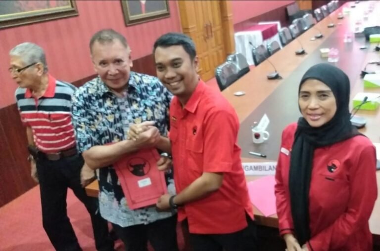 Mantan Ketua DPRD Jateng Daftar Calon Gubernur di PDI Perjuangan