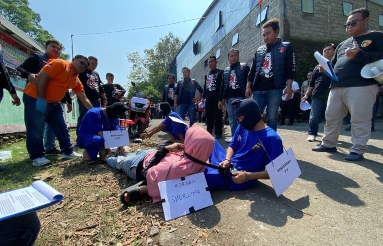Polres Sukoharjo Rekonstruksi “Perampokan THR” di Polokarto, Peragakan 27 Adegan