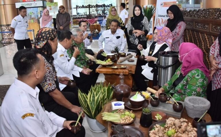 Peringatan Hari Jamu, Bupati Sukoharjo Kejar  Inovasi untuk Pasar Milenial