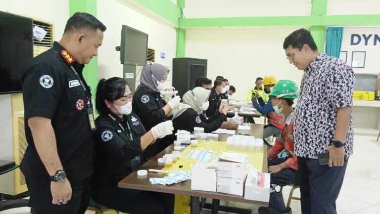 BNN dan SBI Tes Urine Para Pekerja