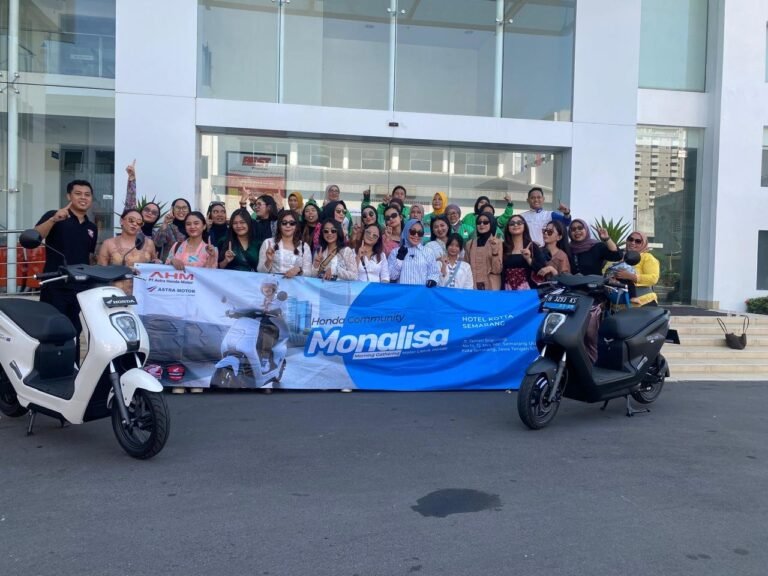 Morning Ride Naik Honda EM1 e:, Wanita Semarang Tampil Menawan