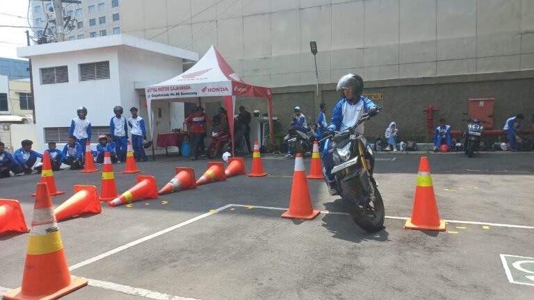 Pelajar SMK Binaan Honda Jateng Lakukan Uji Skill