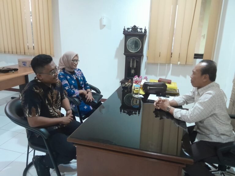 Diantar Ibunya, Kas Nano Mendaftar Calon Wawali  ke Golkar