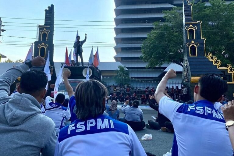 Buruh Kepung Gubernuran, Tolak Tapera juga Tolak UKT Mahal