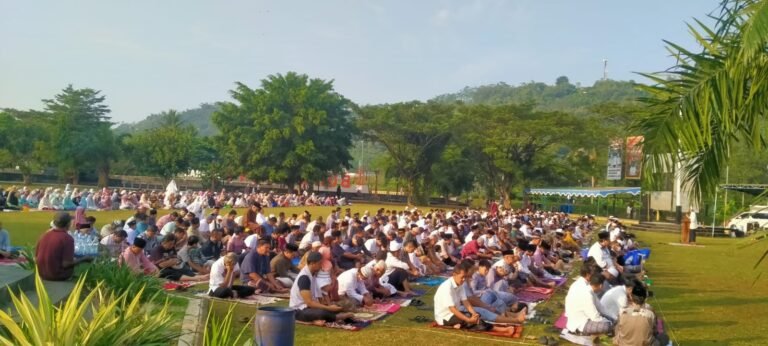 Sholat Ied Warga Muhammadiyah Ungaran: Berkurban Implementasi Ketaatan Khalifah di Bumi